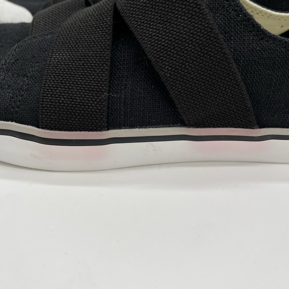 Keen Shoes Women's Sz 9 Black Elsa III Gore Pull On Cross Strap Canvas Sneakers - Picture 10 of 10